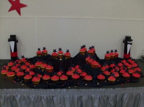 Red Carpet Cup Cakes